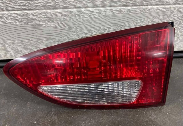 Задняя левая внутренняя фара 84912XA430 SUBARU