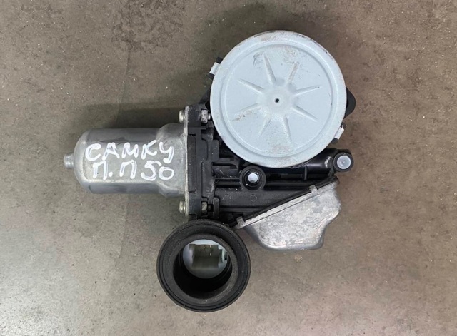 Мотор стеклоподъемника двери передней, правой 8571047060 TOYOTA