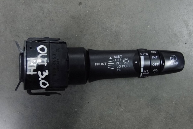 Правый подрулевой переключатель  8612A015 MITSUBISHI