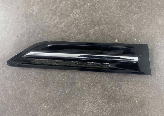 Накладка переднего правого крыла 877722T000 HYUNDAI