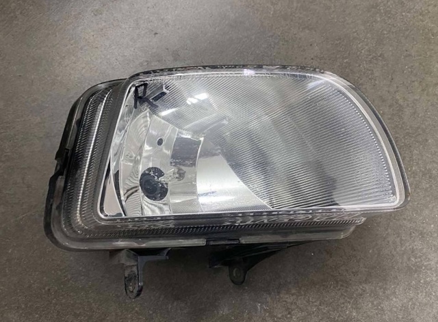 Правая противотуманная фара 922022G500 HYUNDAI