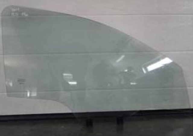 Стекло пассажирской двери 9675012080 PEUGEOT