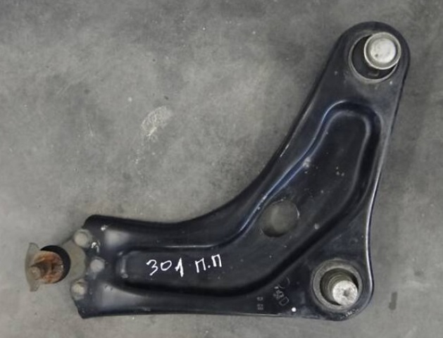 Рычаг передней подвески нижний, правый 9675028880 PEUGEOT