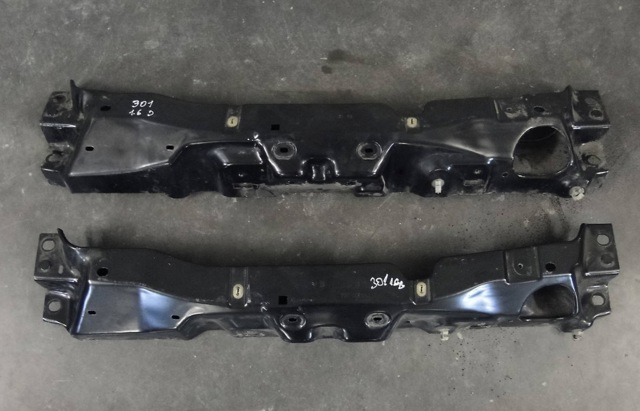 Суппорт радиатора верхний 9675630080 PEUGEOT