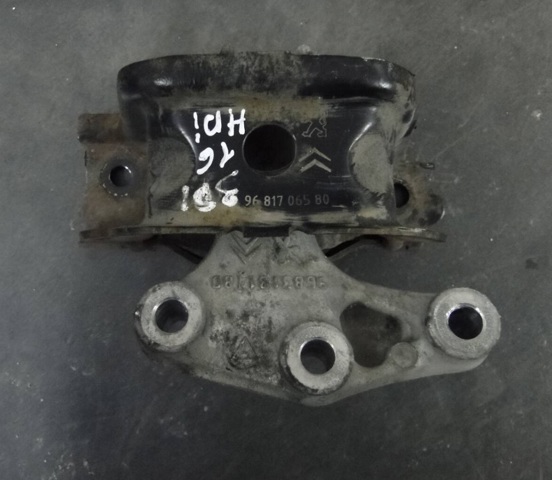 Подушка (опора) двигателя, левая 9681706580 PEUGEOT