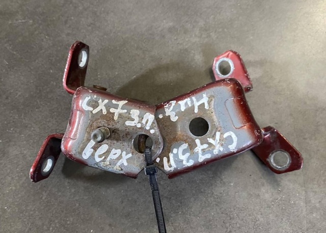 D46172210B MAZDA Петля двери задней правой купить в Каменское