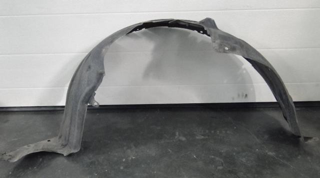 Подкрылок передний правый EG2156131A MAZDA