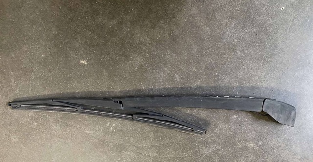 Поводок дворника заднего стекла EG2167421 MAZDA