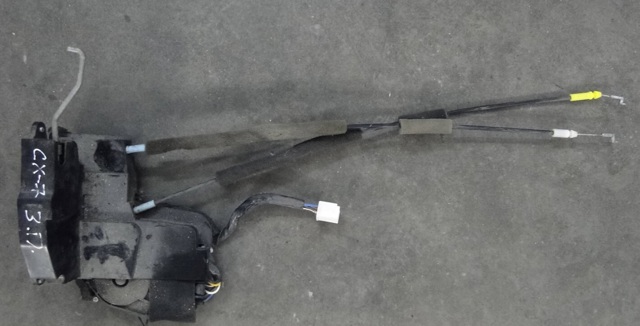 Замок задней правой двери  EH1472310E MAZDA