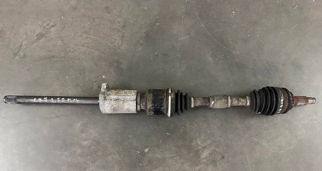 Привод правый GD722550XB MAZDA