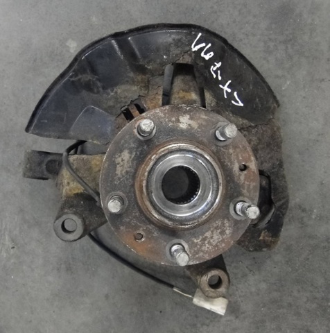 Цапфа передняя левая L20633030 MAZDA