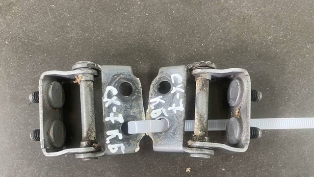 MAZDA L20662210 Петля задней двери в наличии Харьков