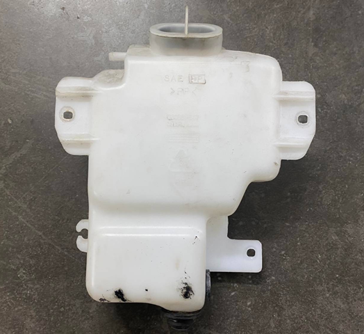 Бачок омывайки заднего стекла MB628750 MITSUBISHI