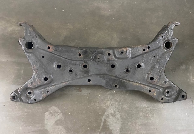 Балка передней подвески MN100292 MITSUBISHI