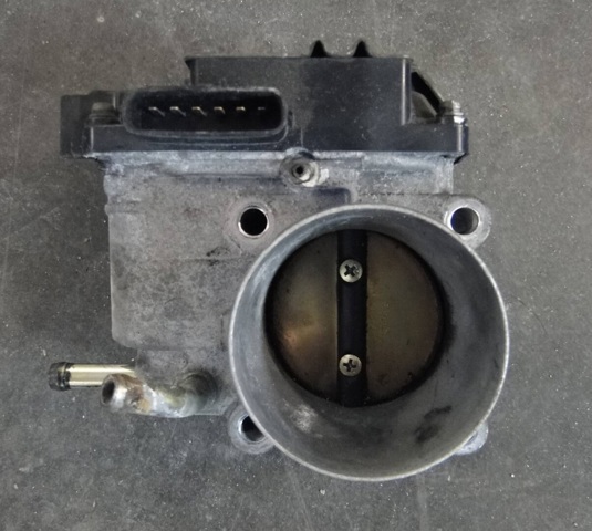 Дроссельная заслонка MN135985 MITSUBISHI