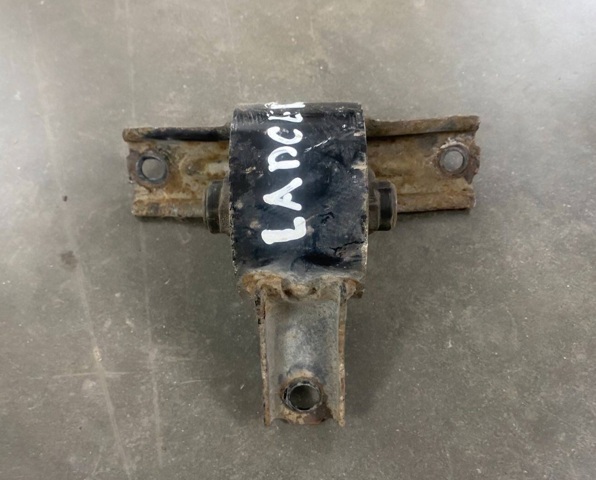 Опора двигателя MN184295 MITSUBISHI