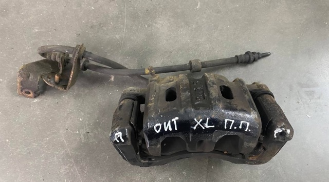 Суппорт тормозной, передний, правый MR370776 MITSUBISHI