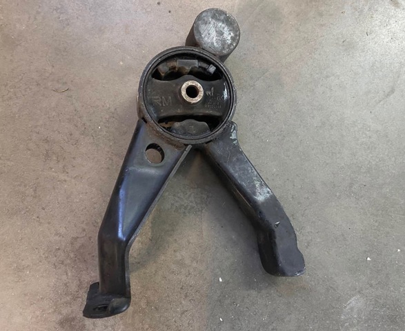 Задняя подушка двигателя MR594378 MITSUBISHI