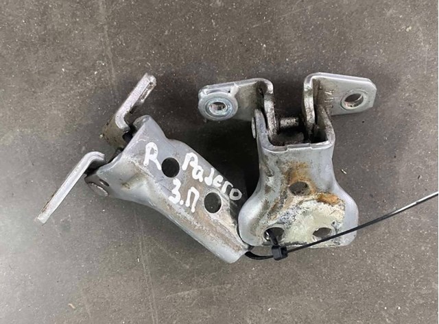 Петля задней двери, правой MR964928 MITSUBISHI