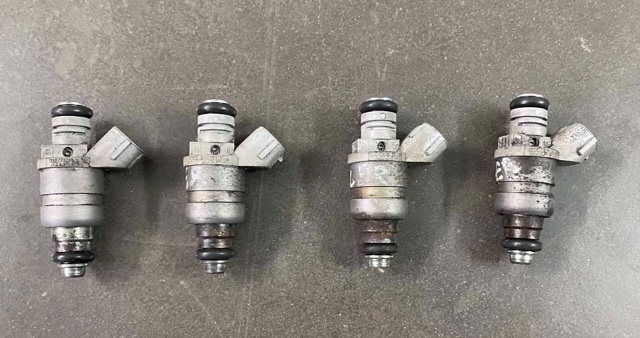 Форсунка дизельная в сборе MR988977 MITSUBISHI