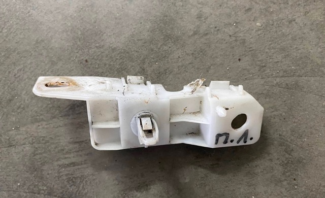 MR996569 MITSUBISHI Кронштейн бампера переднего внешний левый купить в Ровно