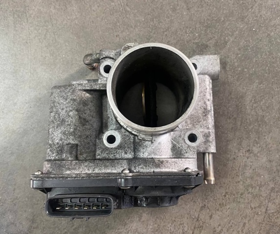 Дроссельная заслонка в сборе R2AA136B0 MAZDA