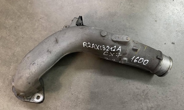 R2AX13242A MAZDA Шланг (патрубок) интеркуллера купить в Ровно