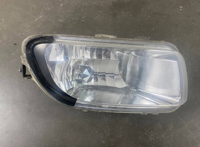 Фара противотуманная, правая TD8451680B MAZDA