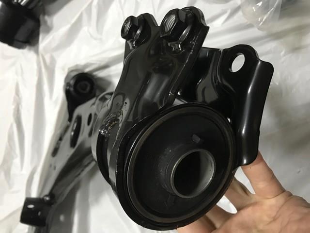 MAZDA EH4434350B Рычаг передней подвески нижний левый в наличии Каменское