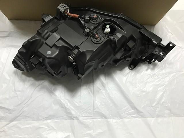 MAZDA GSJ551031A Правая фара в наличии Ирпень