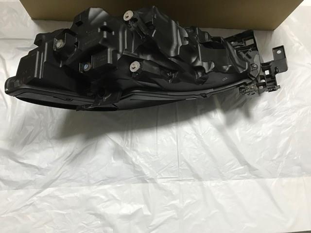 MAZDA GSJ551031A Правая фара в наличии Кривой Рог