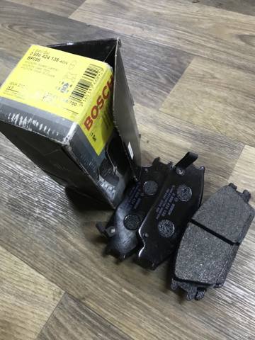 Колодки тормозные дисковые комплект 0986424135 BOSCH