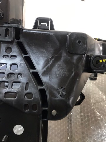 Суппорт радиатора в сборе 641012W000 HYUNDAI