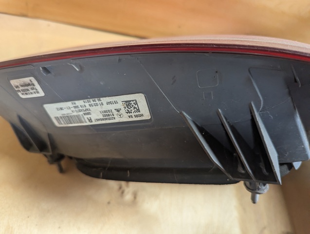 Фонарь задний правый A2059060457 MERCEDES