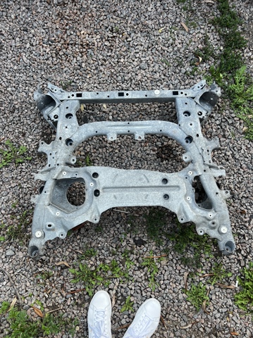 Балка передней подвески 31108841116 BMW