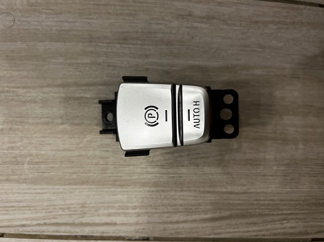 Клавиша электромеханического стояночного тормоза 9384255 BMW