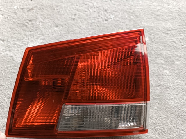 Фара задняя правая внутренняя 1222102 OPEL