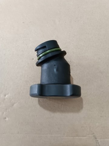 Горловина маслозаливная 1336599 LAND ROVER