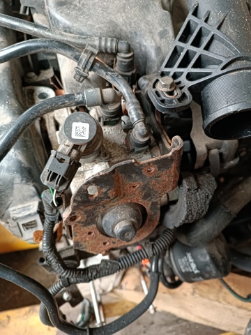 Насос топливный высокого давления 167001056R RENAULT