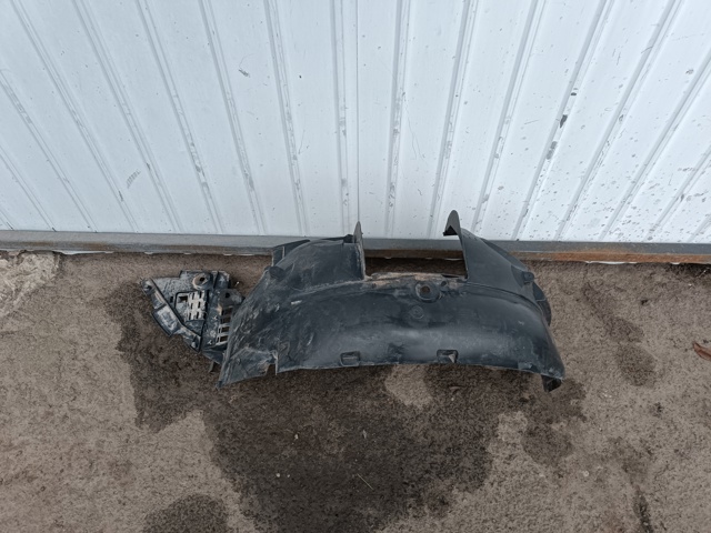 Локер передний левый 638418129R RENAULT