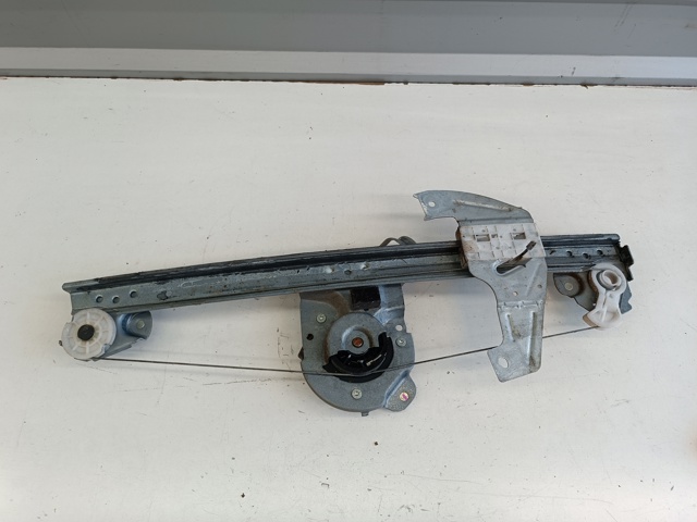 Стеклоподъемник передней левой двери 698200H020 TOYOTA