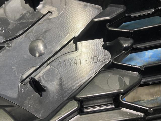 7172168L005PK Решетка радиатора купить Украина