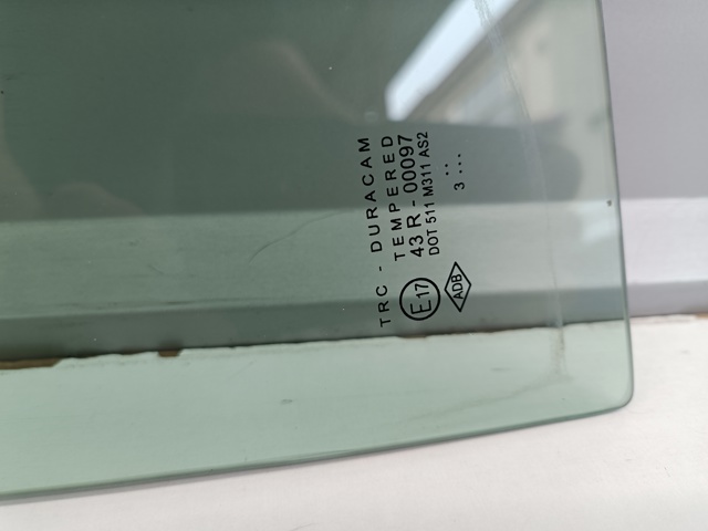 822638549R RENAULT Стекло-форточка двери задней левой купить в Харьков