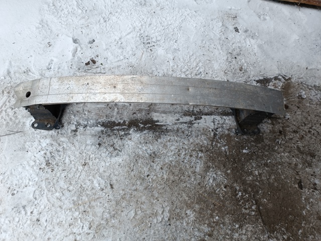 Шина бампера переднего 8P3807113A VAG