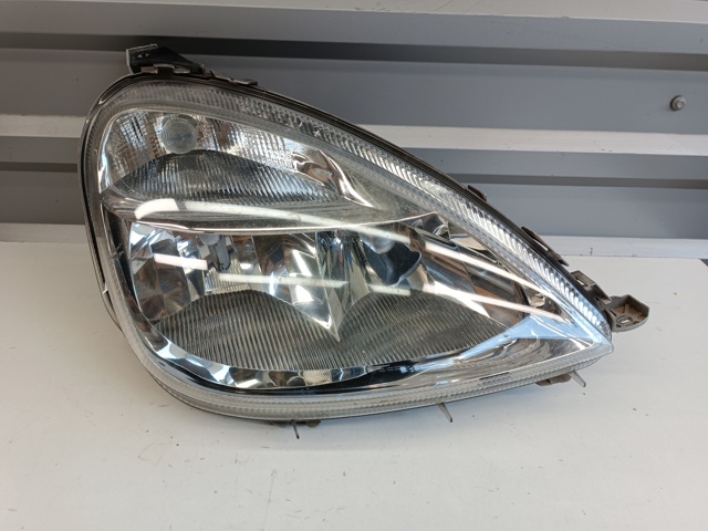 Правая блок фара A1688201861 MERCEDES