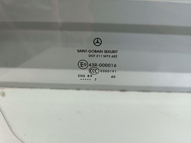 MERCEDES A6397250310 Стекло двери передней правой в наличии Львов