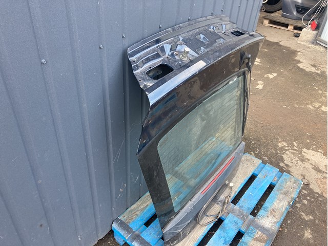MAZDA B01A62020P Дверь задняя (багажная 3/5-я (ляда) в наличии Черновцы