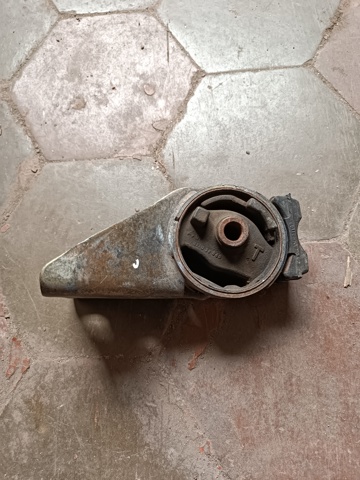 Задняя подушка двигателя B25D39040B MAZDA