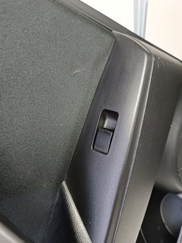 Кнопка подъемника переднего правого стекла BBM266370 MAZDA