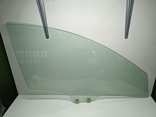 Стекло передней двери, правой BBP358511C MAZDA